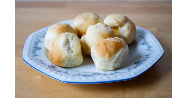 Käsige Pizzabrötchen